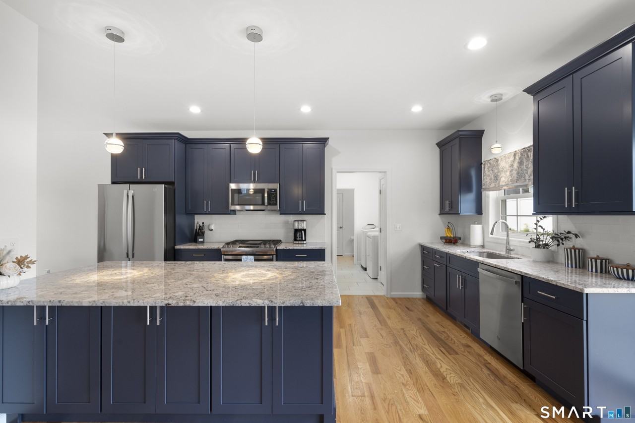 135 Pequabuck St - Photo 3 of 35