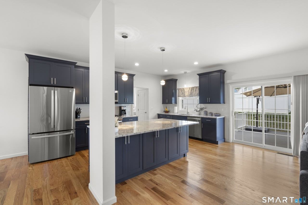 135 Pequabuck St - Photo 5 of 35