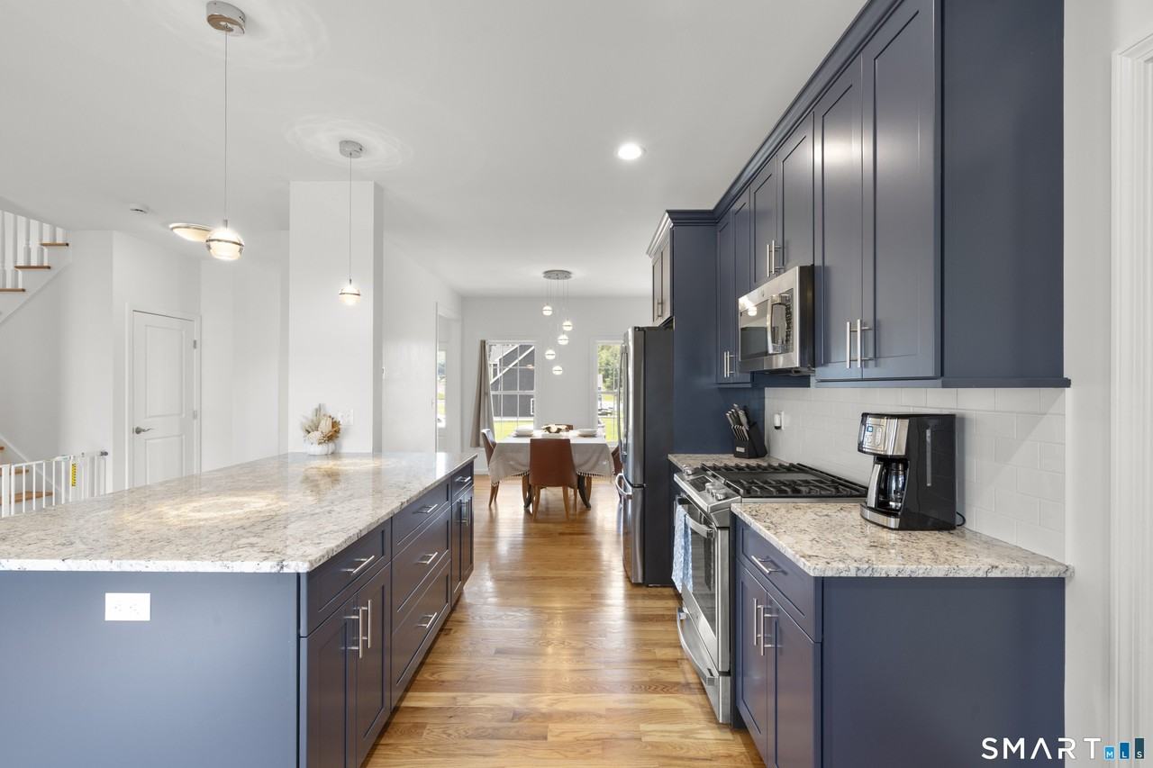 135 Pequabuck St - Photo 7 of 35