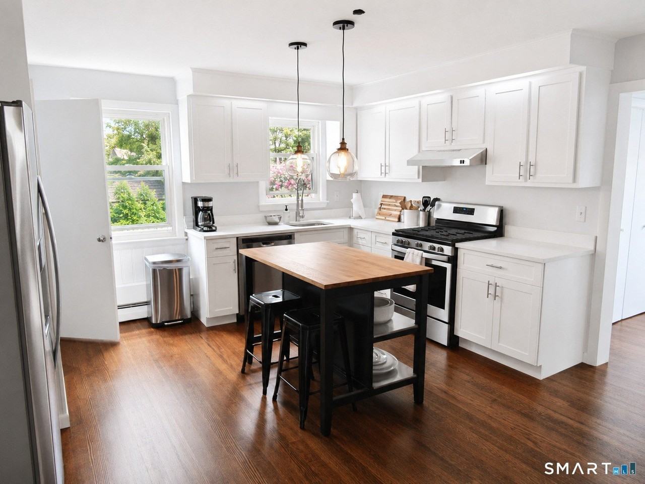 48 Beach Ave - Photo 7 of 18