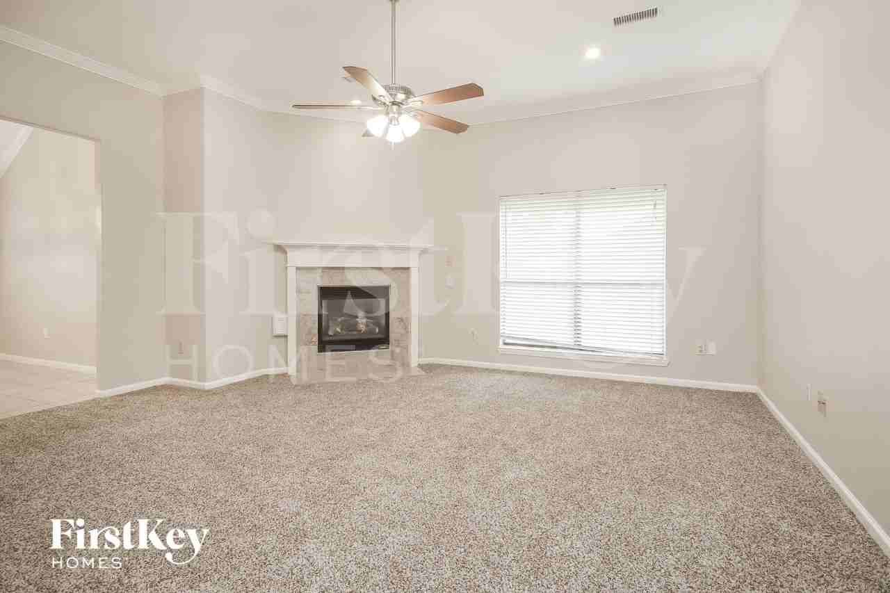 3907 Stoneybrook St - Photo 2 of 15