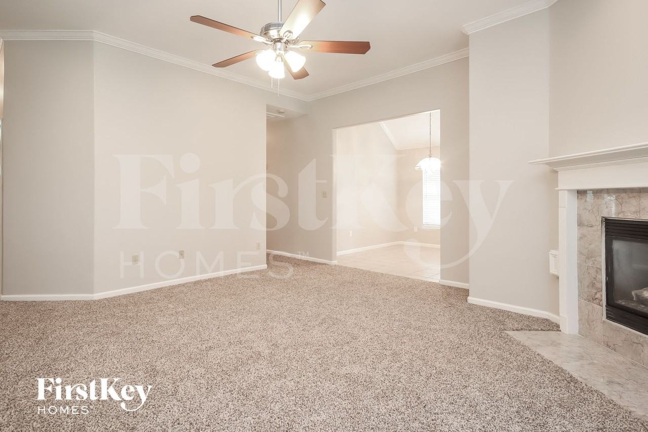 3907 Stoneybrook St - Photo 3 of 15