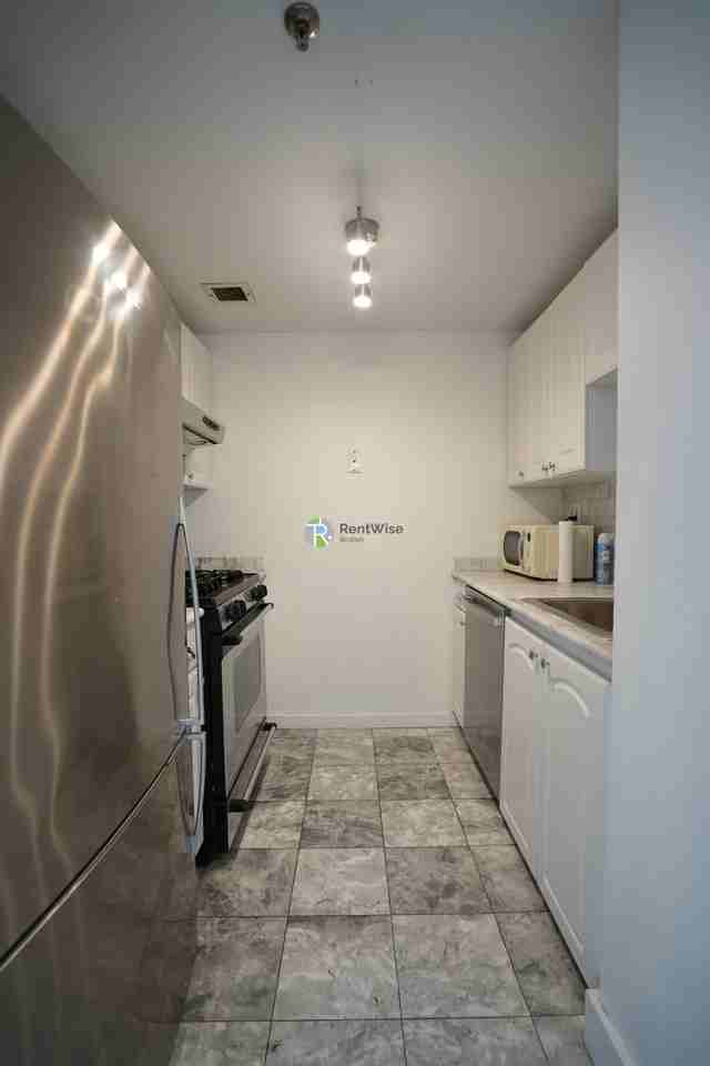 18 N Beacon St #709 - Photo 5 of 24