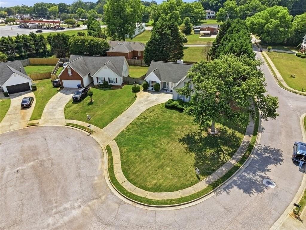 35 Shenandoah Dr - Photo 4 of 15