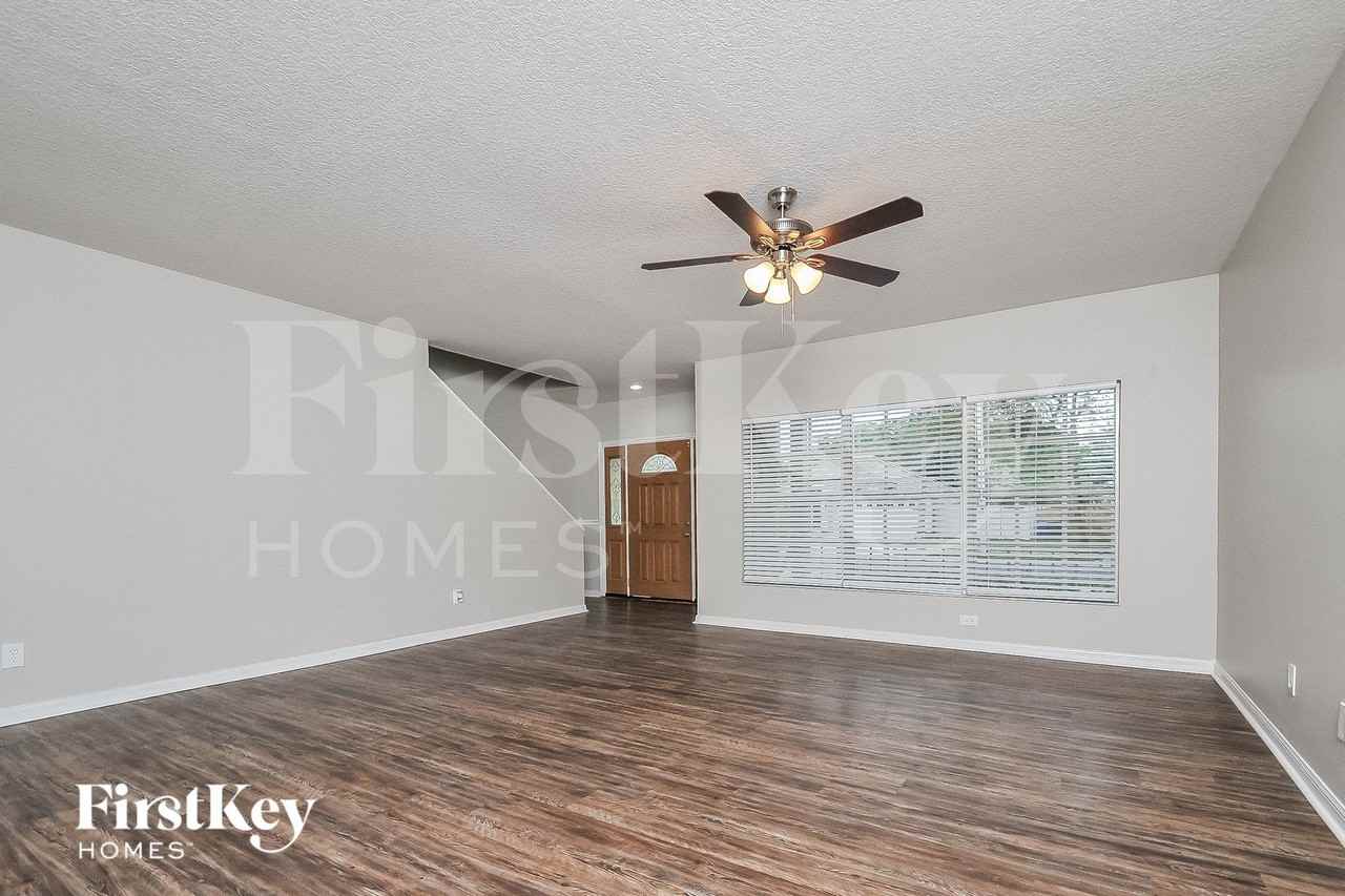 10904 Peppersong Dr - Photo 3 of 16