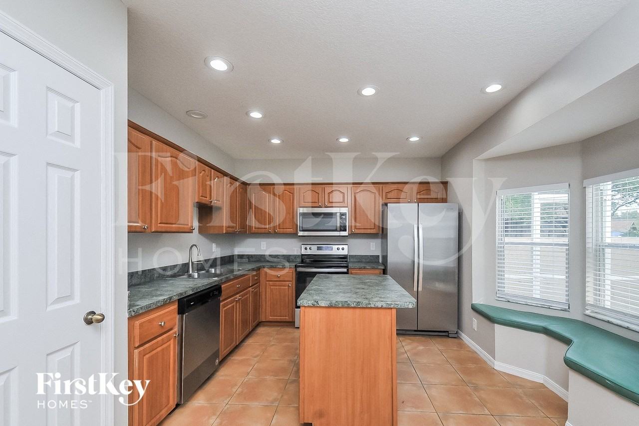 10904 Peppersong Dr - Photo 5 of 16