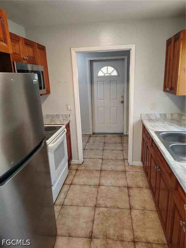 2709 Jackson St - Photo 3 of 11
