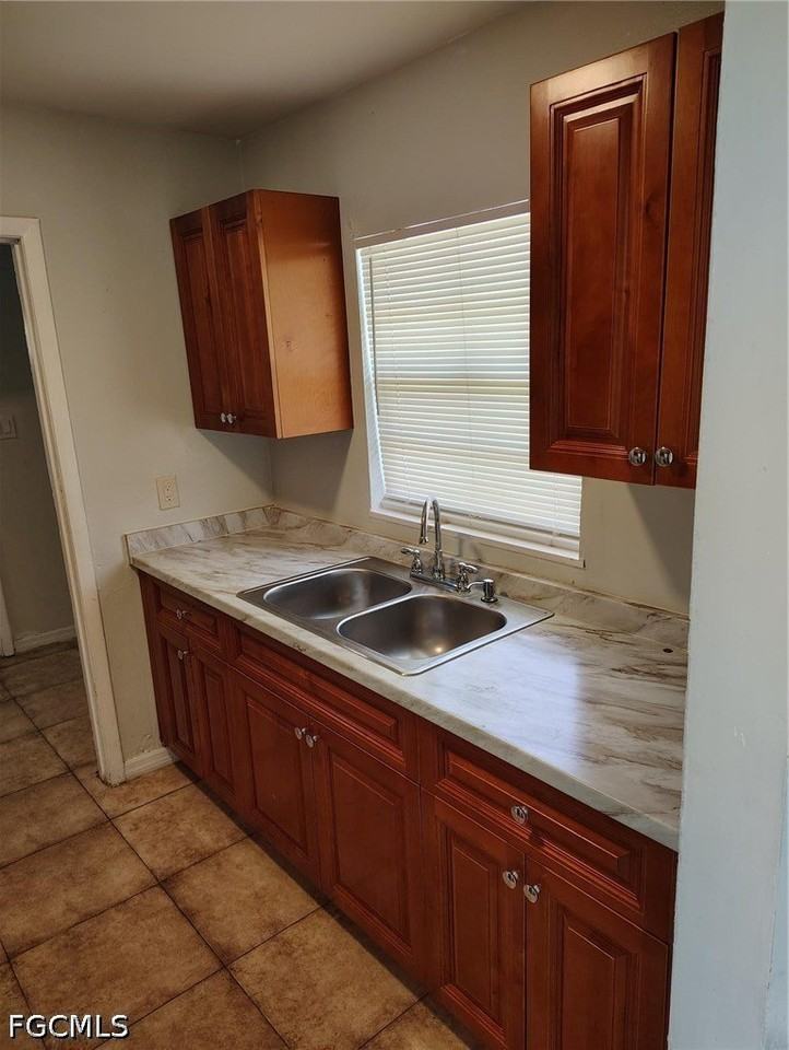 2709 Jackson St - Photo 5 of 11