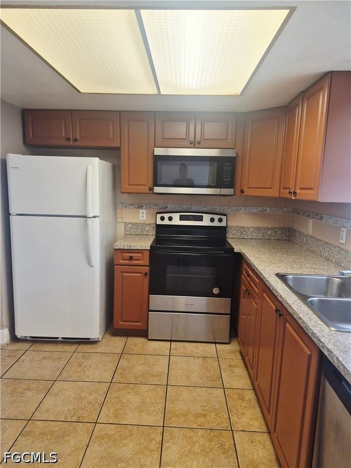 3206 Se Santa Barbara Pl - Photo 2 of 12