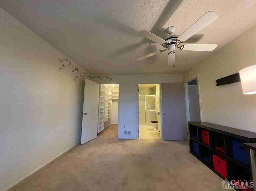 306 Hampshire Ct - Photo 3 of 21