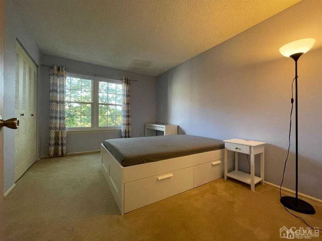 306 Hampshire Ct - Photo 6 of 21