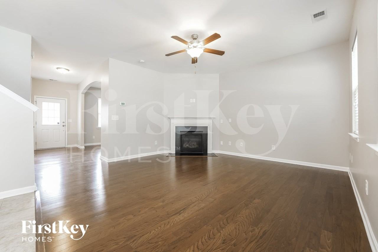 1045 Bald Cypress Dr - Photo 4 of 15