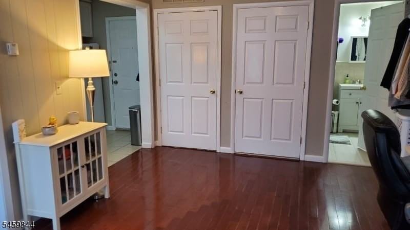662 Bloomfield Ave - Photo 5 of 8