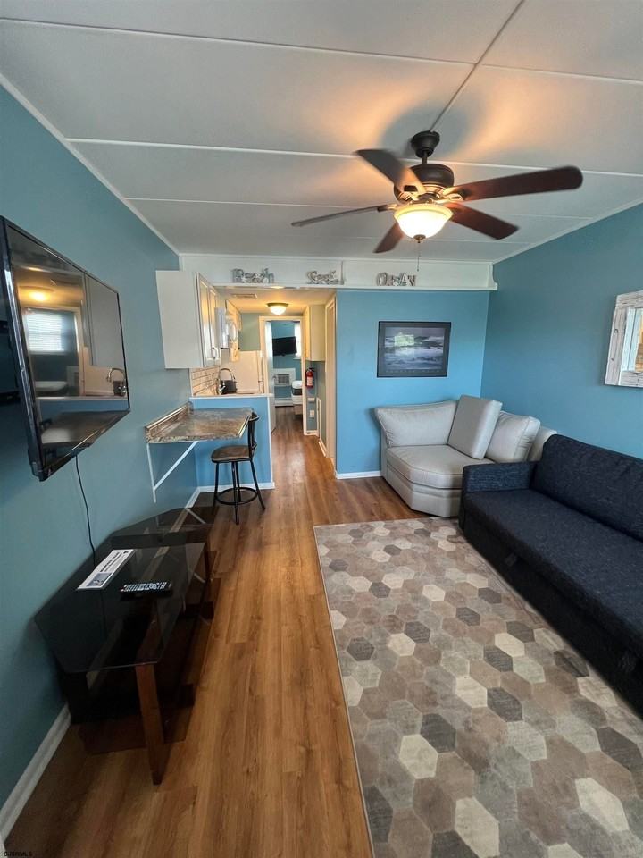 9315 Atlantic Ave - Photo 3 of 13