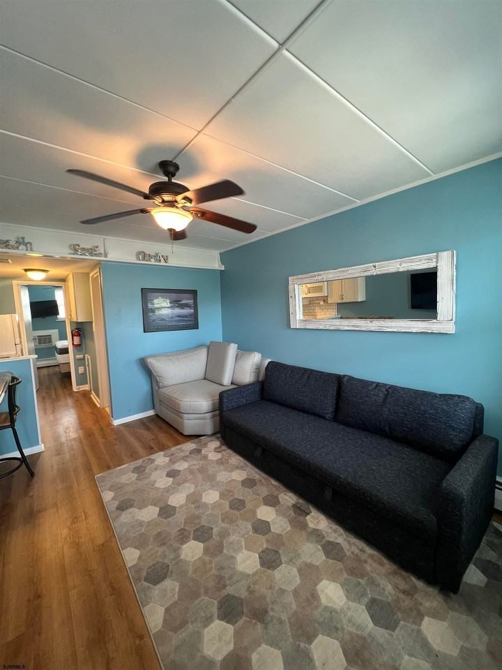 9315 Atlantic Ave - Photo 4 of 13