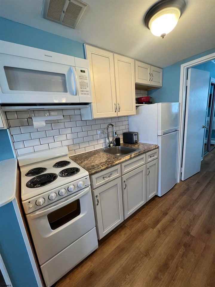 9315 Atlantic Ave - Photo 7 of 13