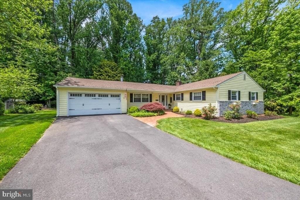 40 Pineknoll Dr - Photo 3 of 50