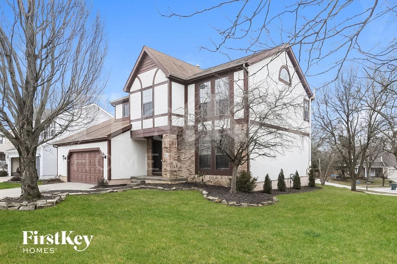 3261 Bellerive Dr - Photo 2 of 15