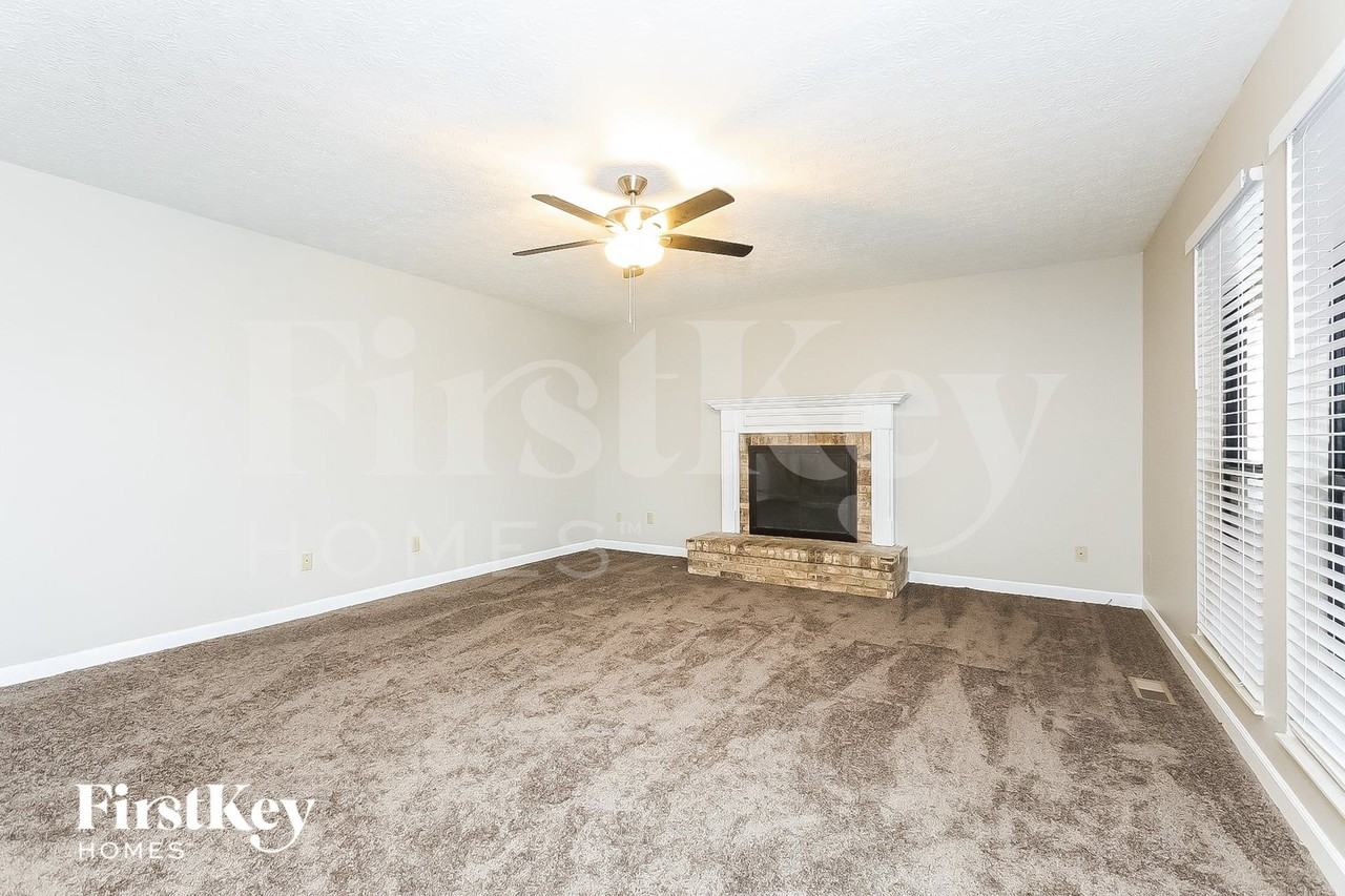 3261 Bellerive Dr - Photo 3 of 15