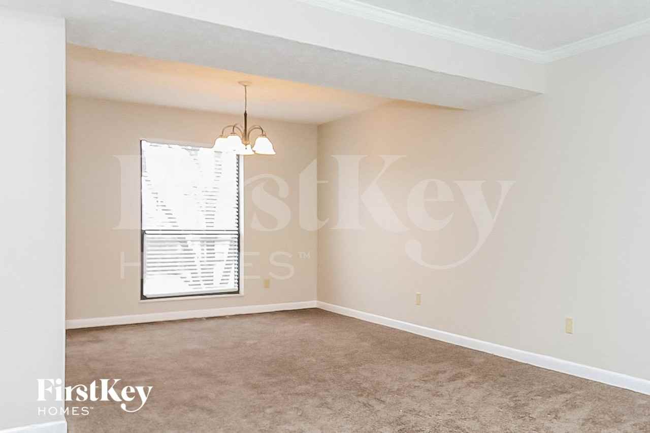 3261 Bellerive Dr - Photo 4 of 15