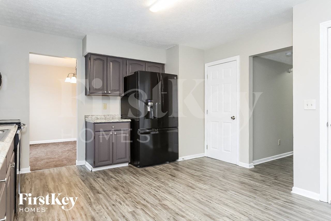 3261 Bellerive Dr - Photo 5 of 15