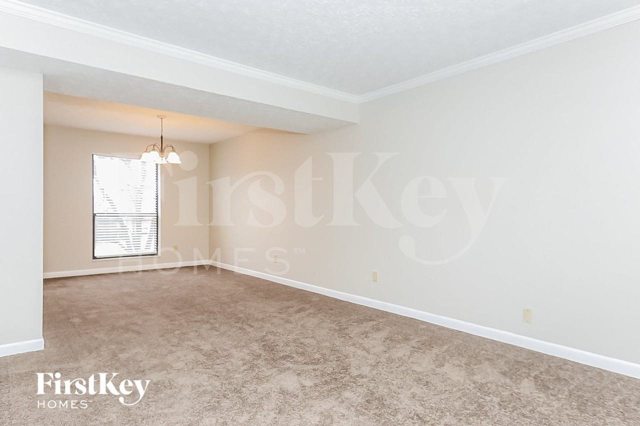 3261 Bellerive Dr - Photo 7 of 15