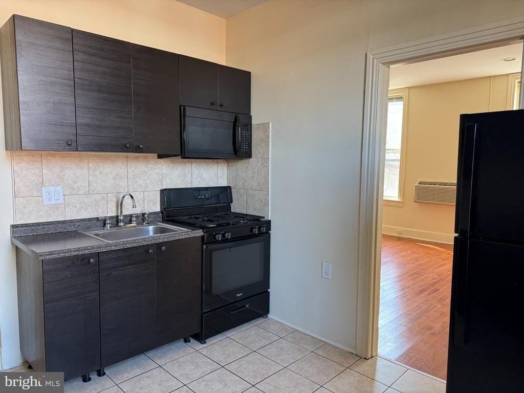 2545 Brown St - Photo 2 of 12