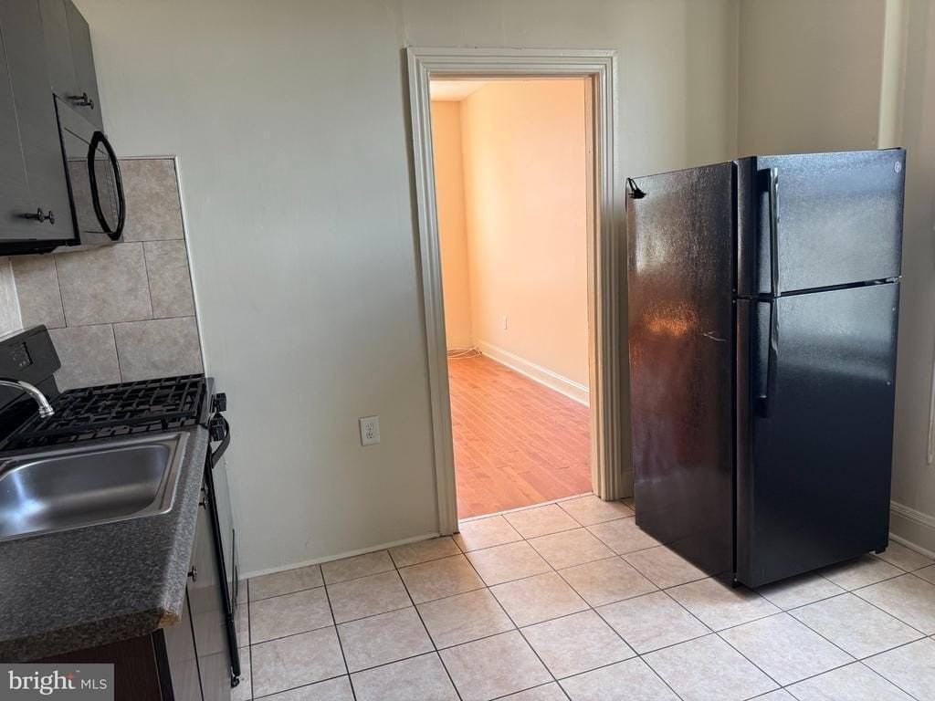 2545 Brown St - Photo 3 of 12