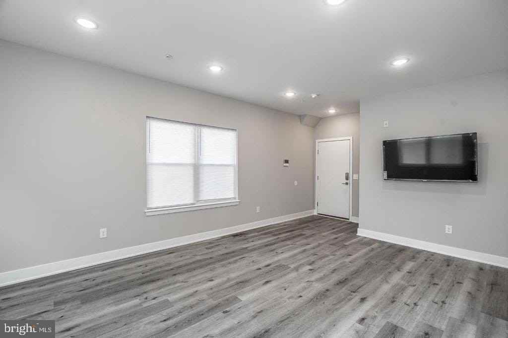 616 N Union St - Photo 3 of 21