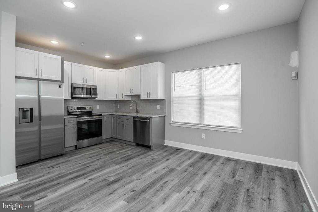 616 N Union St - Photo 5 of 21
