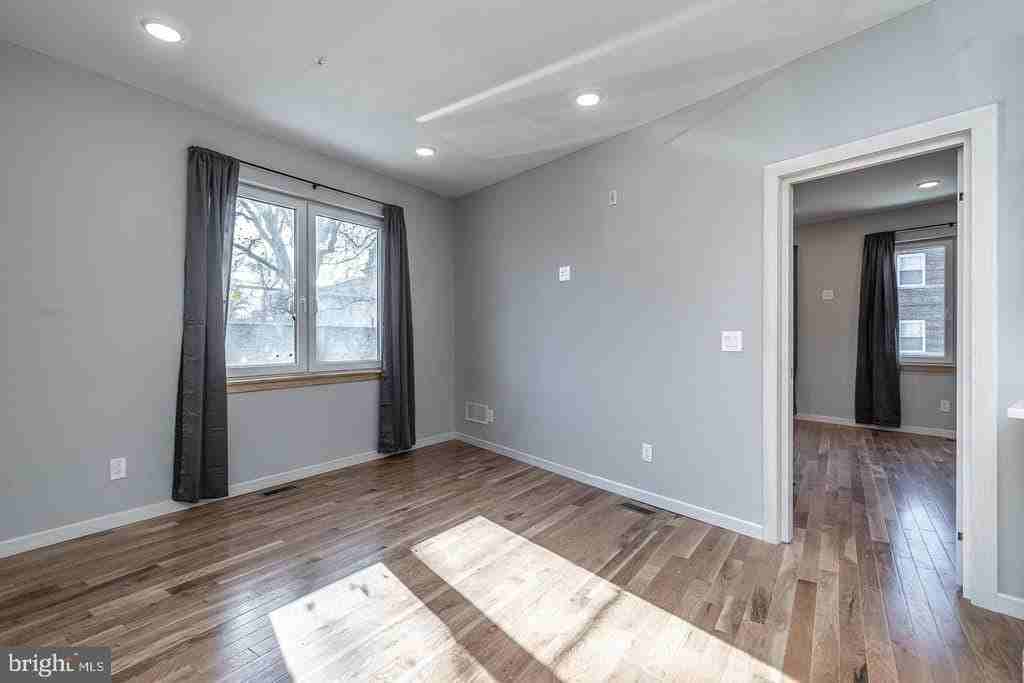 2045 N College Ave - Photo 3 of 26