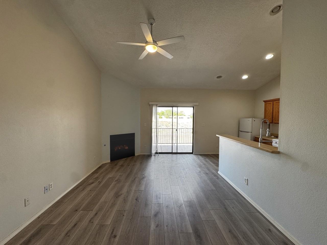 1105 Meadowlark Way Se #D - Photo 2 of 26