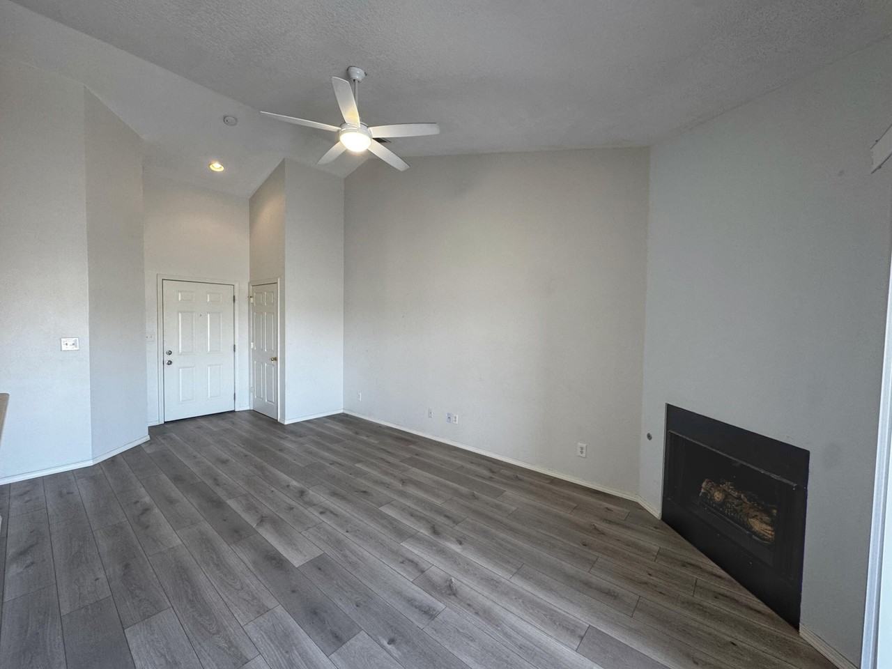1105 Meadowlark Way Se #D - Photo 6 of 26