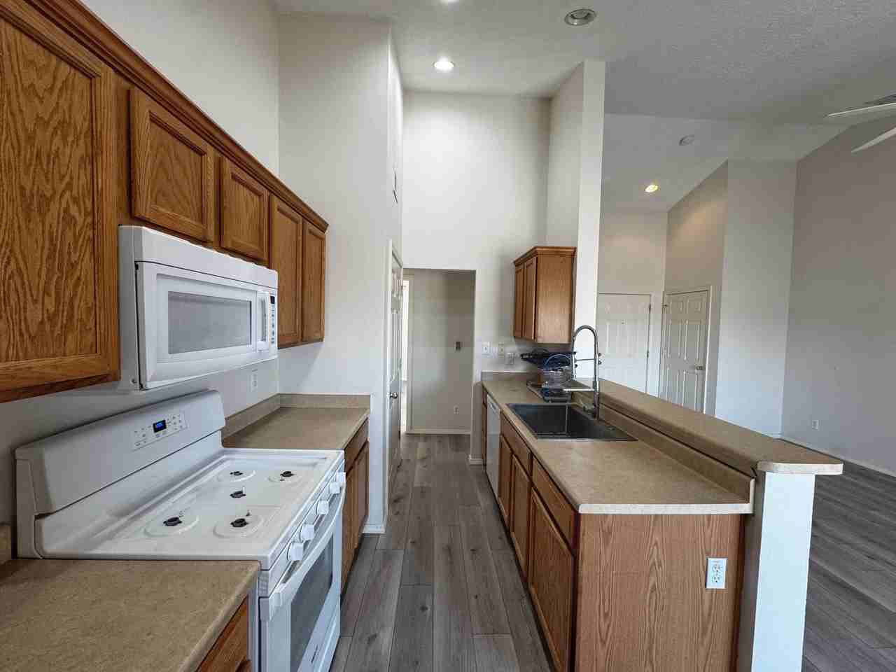 1105 Meadowlark Way Se #D - Photo 7 of 26