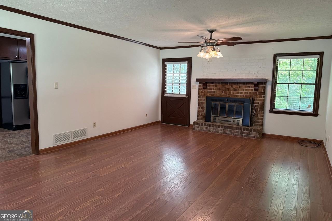 310 Sharon Dr - Photo 3 of 33