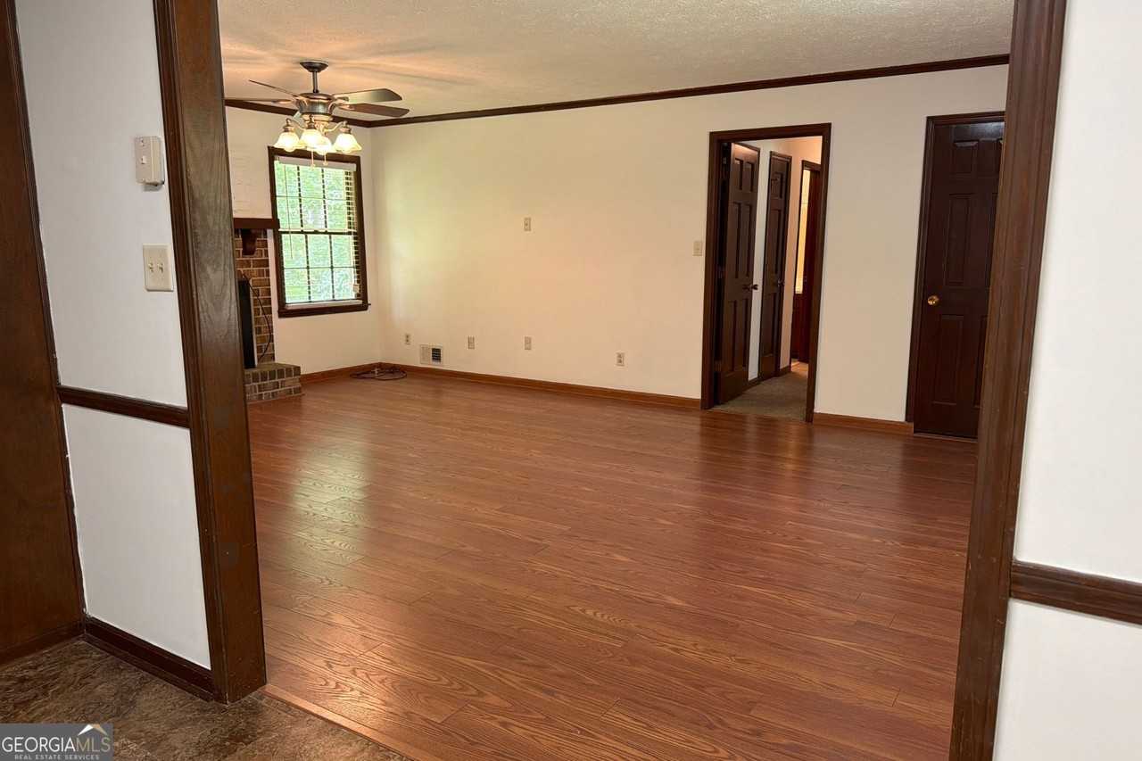310 Sharon Dr - Photo 5 of 33