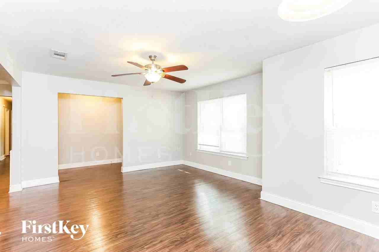223 Linda Ln - Photo 5 of 15