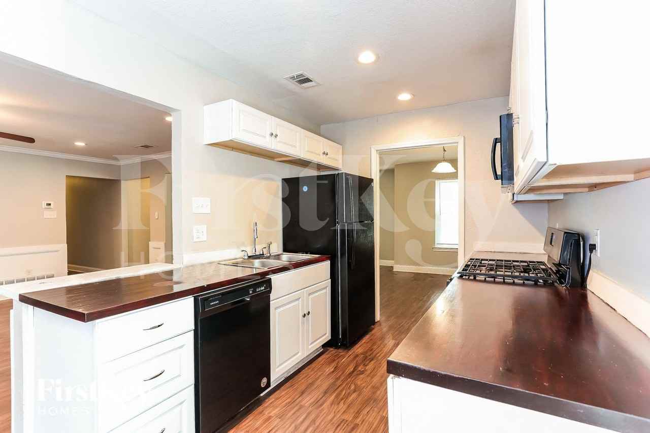223 Linda Ln - Photo 7 of 15