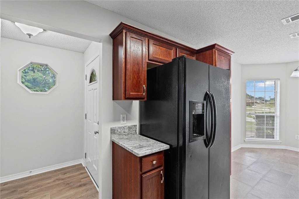 2074 Spring Grv W - Photo 2 of 23