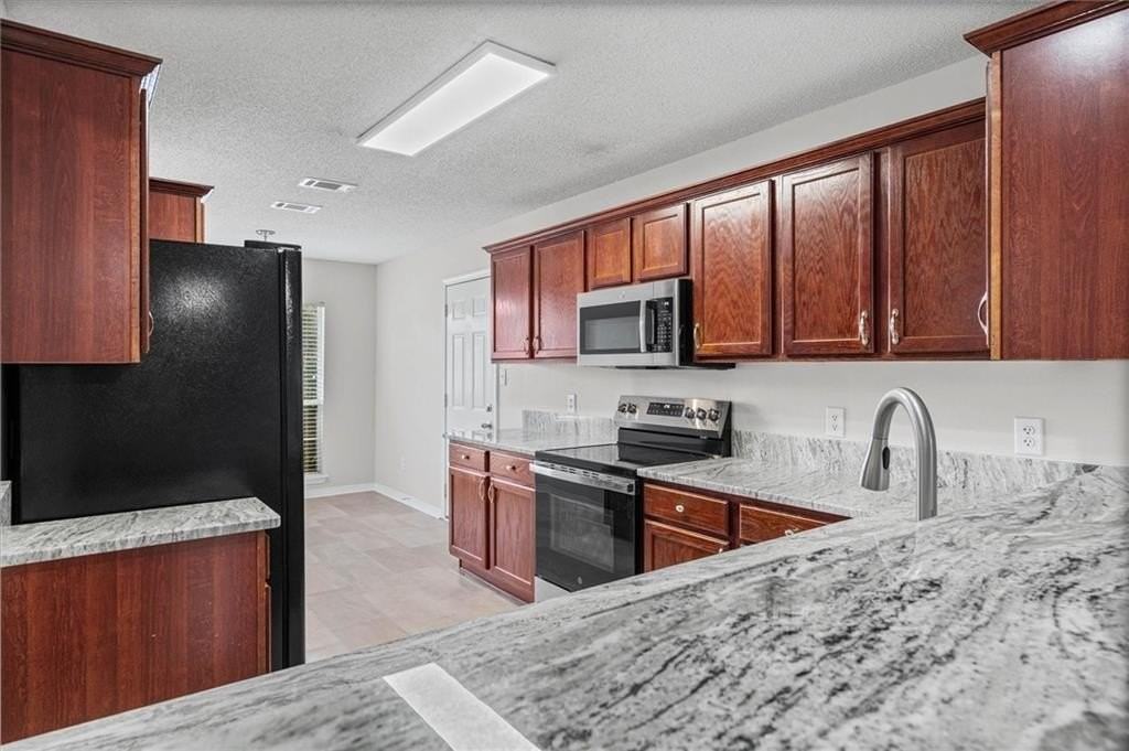 2074 Spring Grv W - Photo 3 of 23
