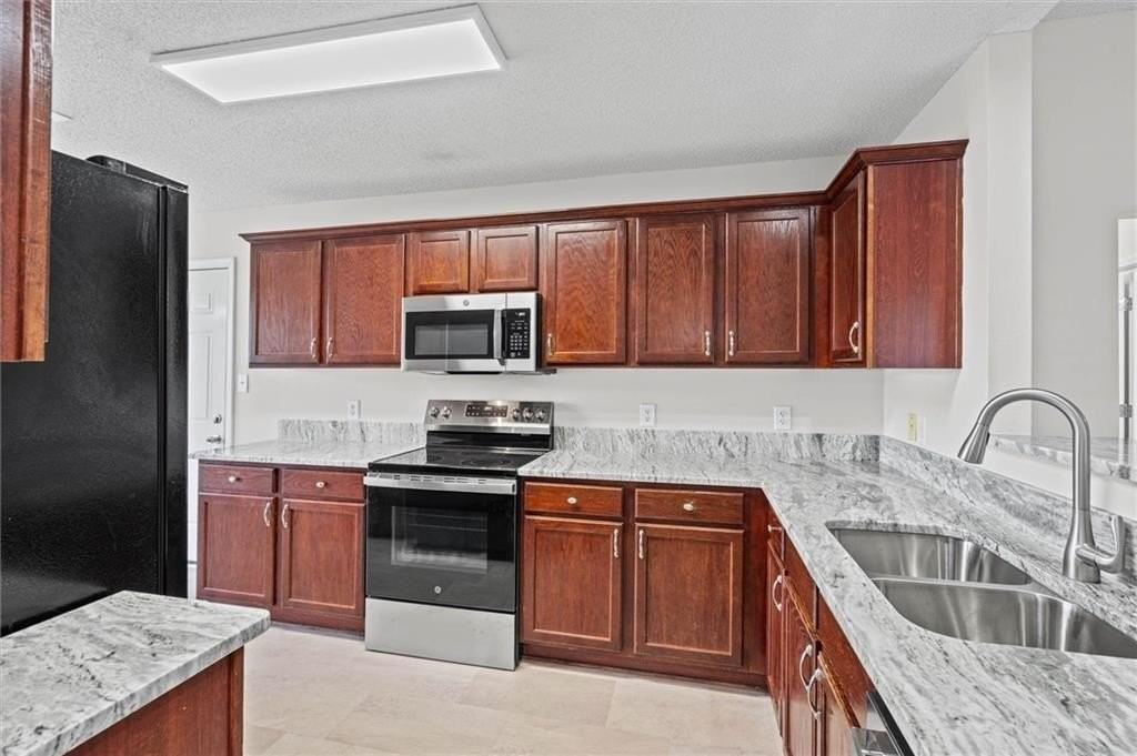 2074 Spring Grv W - Photo 4 of 23
