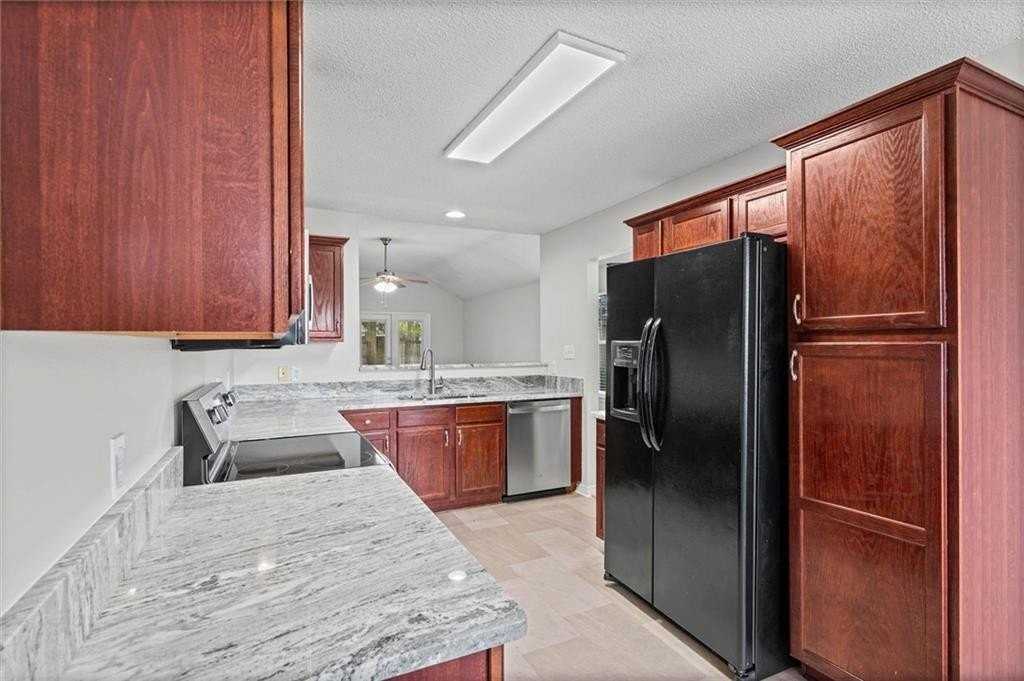 2074 Spring Grv W - Photo 5 of 23