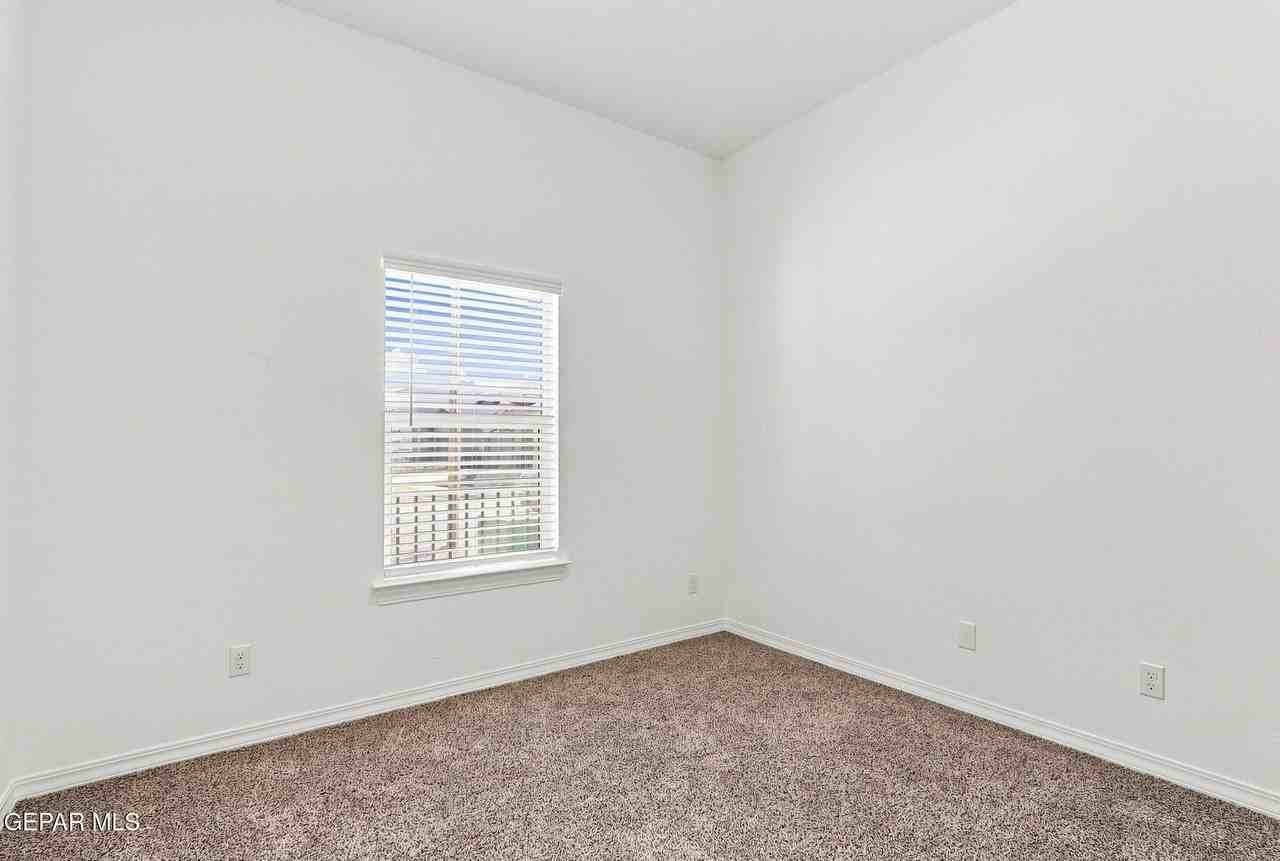 15321 Promise Ct - Photo 4 of 33