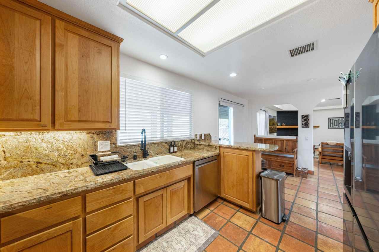 Bonanza Dr - Photo 4 of 26