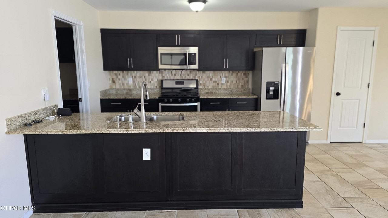 3436 Dana Grey Dr #B - Photo 6 of 33