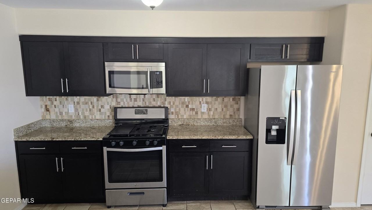 3436 Dana Grey Dr #B - Photo 7 of 33