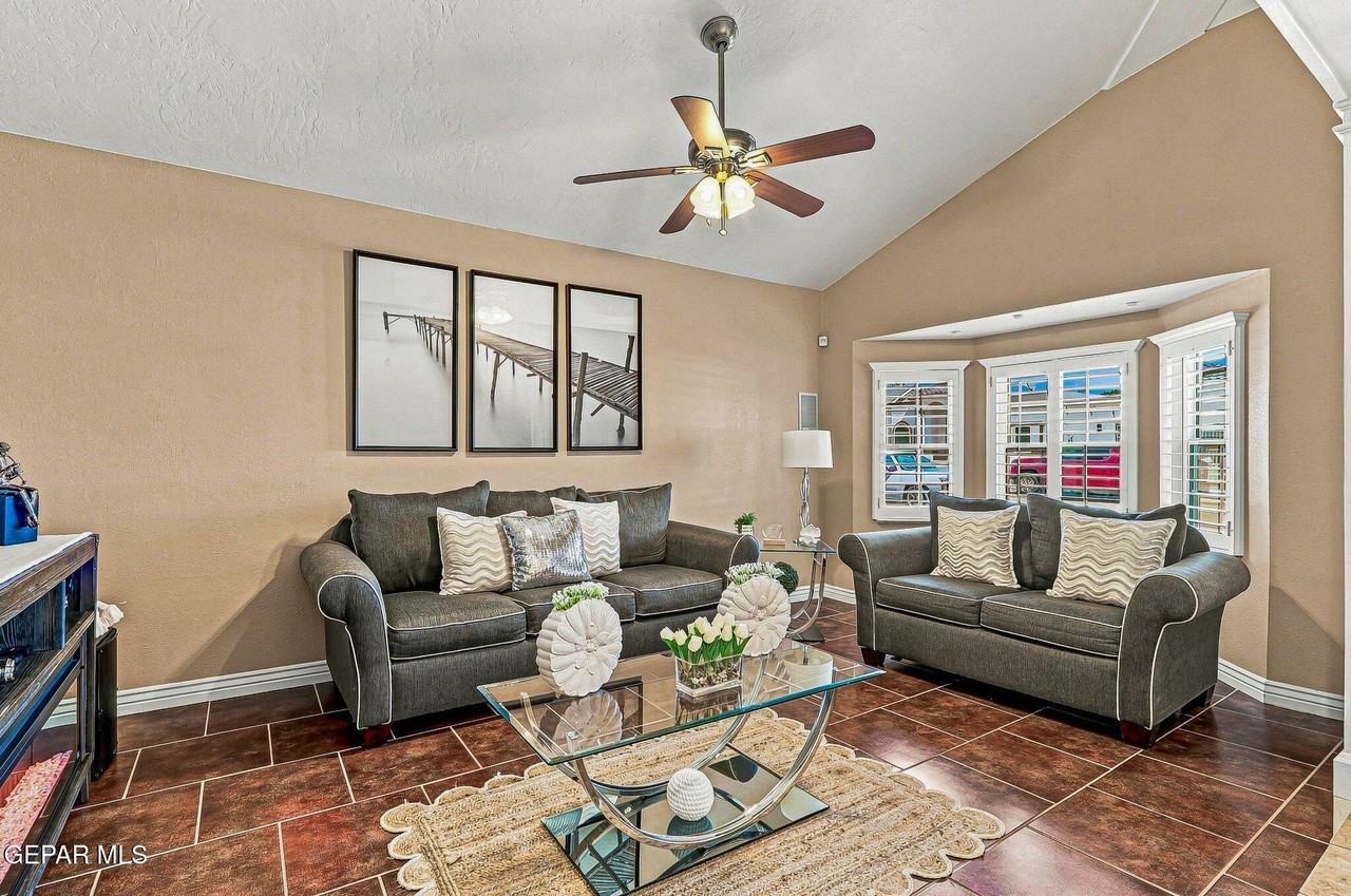 4648 Robert Acosta Dr - Photo 3 of 32