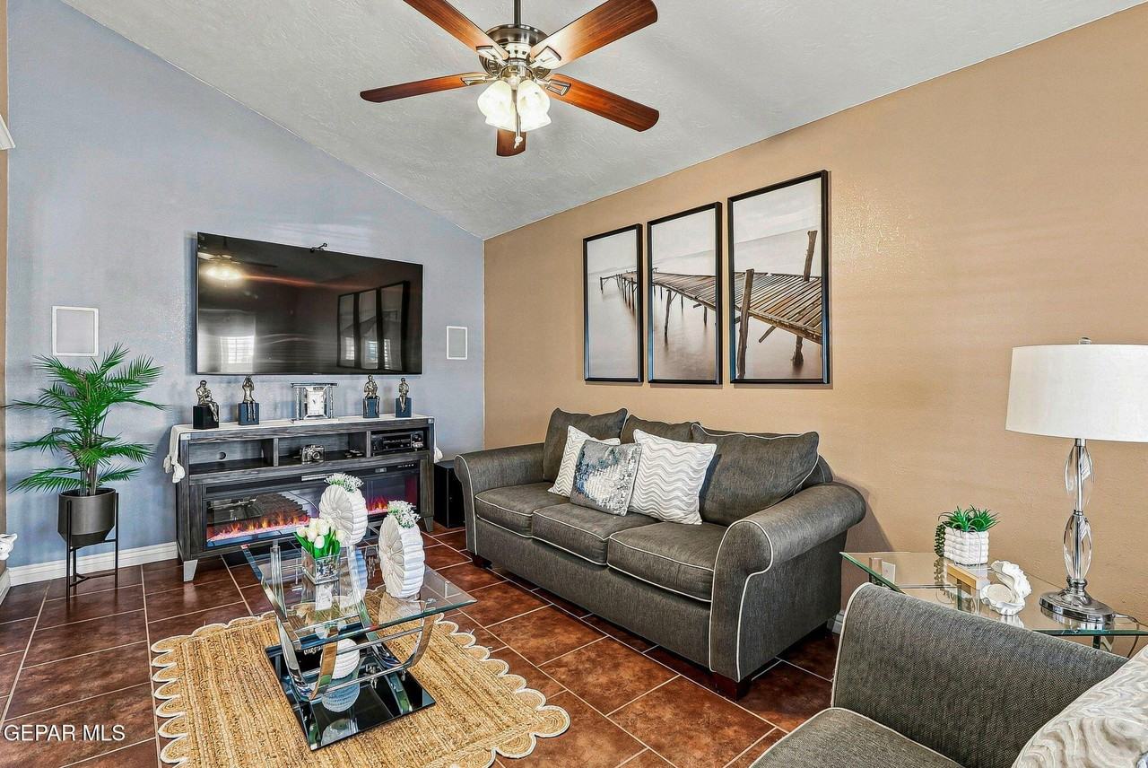 4648 Robert Acosta Dr - Photo 4 of 32