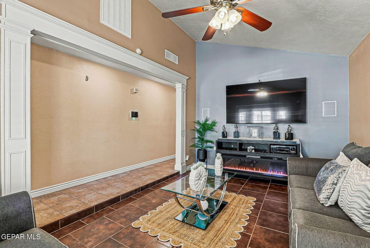 4648 Robert Acosta Dr - Photo 5 of 32