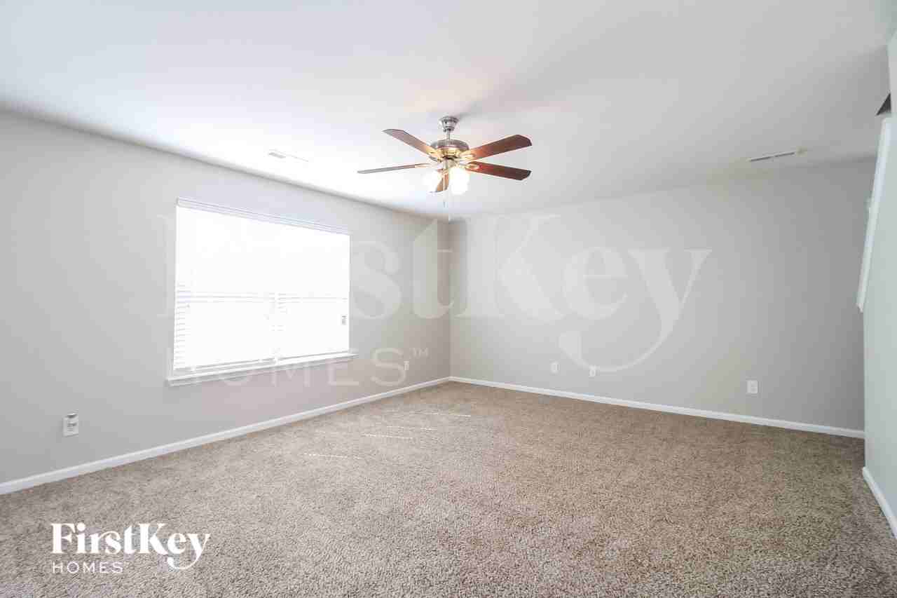 1438 Waverly St - Photo 4 of 16